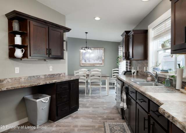 Property at 911 Chestnut Ln, Dickinson, ND 58601, 3 beds, 2 baths