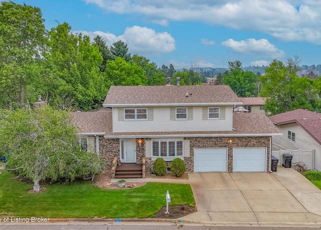 Property at 1322 12th St W, Dickinson, ND 58601, 4 beds, 3.5 baths