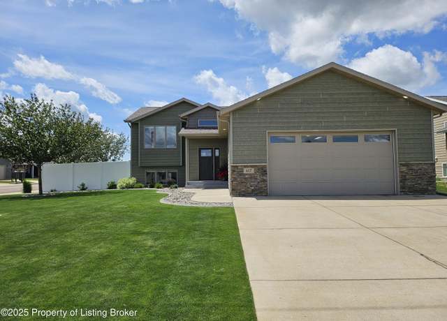 Property at 617 18th Ave E, Dickinson, ND 58601, 4 beds, 3 baths