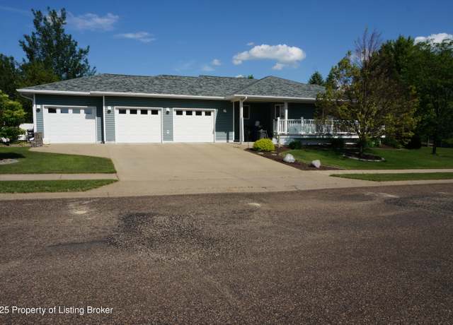 Property at 1638 3rd Ave Ave E, Dickinson, ND 58601, 4 beds, 3 baths