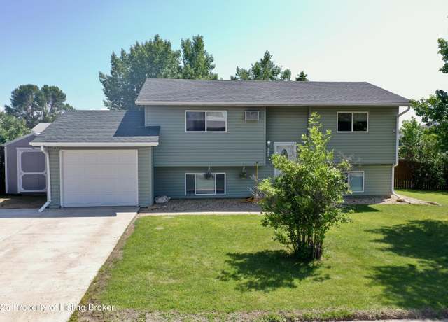 Property at 985 26th St W, Dickinson, ND 58601, 4 beds, 2 baths