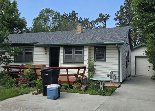 Property at 716 1st Ave SW, Dickinson, ND 58601, 3 beds, 1 bath