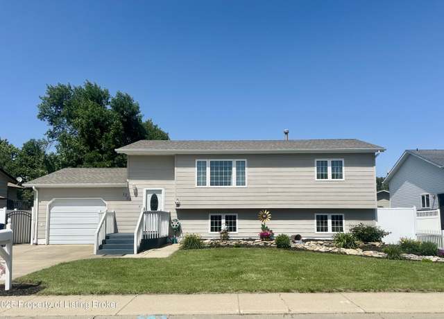 Property at 1305 8th St E, Dickinson, ND 58601, 4 beds, 2 baths