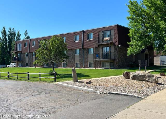Property at 1814 Prairie Ave, Dickinson, ND 58601, 2 beds, 1 bath
