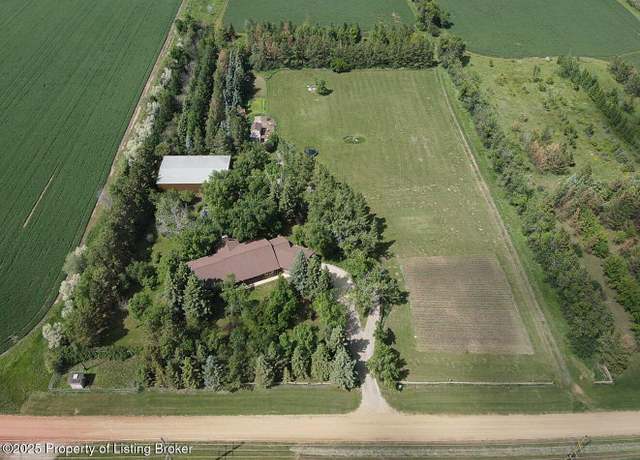 Property at 10949 34th St SW, Dickinson, ND 58601, 3 beds, 3 baths