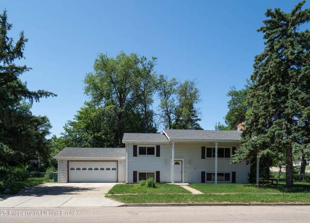 Property at 1716 Thompson St, Bismarck, ND 58501, 5 beds, 2 baths