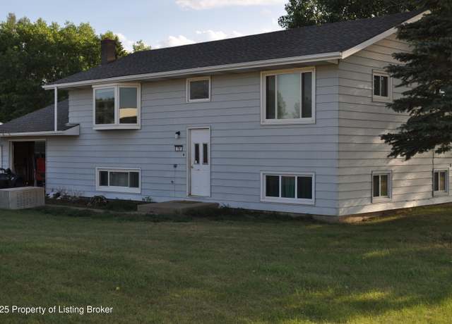 Property at 701 1st Ave W, Bison, Sd, SD 57620, 4 beds, 2 baths