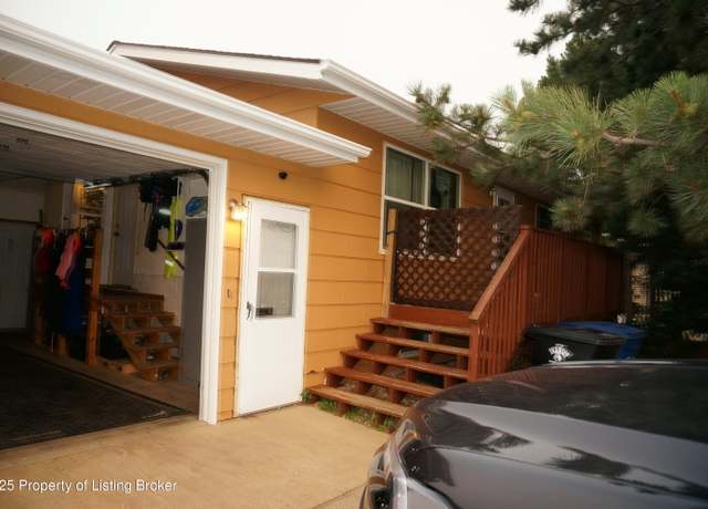 Property at 178 Suncrest Ave Ave, Dickinson, ND 58601, 4 beds, 2 baths