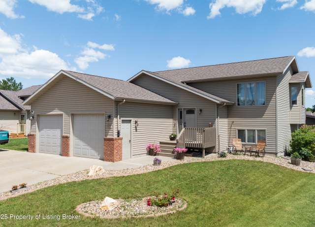 Property at 1375 7th St E, Dickinson, ND 58601, 3 beds, 3 baths