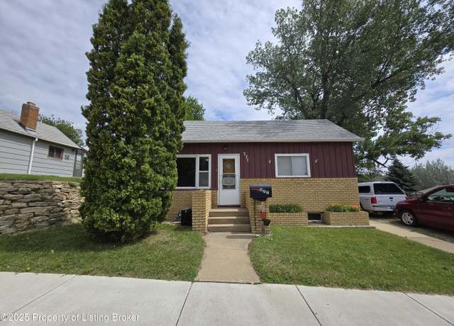 Property at 377 1st Ave SW, Dickinson, ND 58601, 3 beds, 2 baths