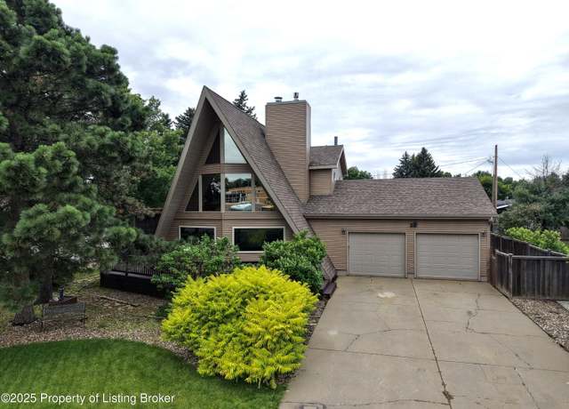 Property at 1081 10th Ave. Ave W, Dickinson, ND 58601, 4 beds, 2.5 baths