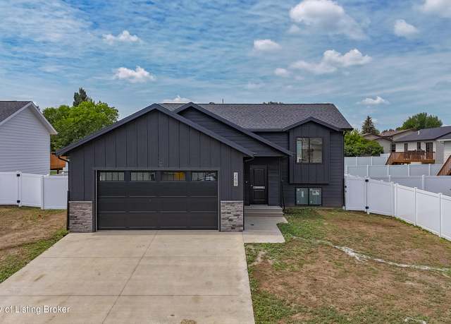 Property at 269 15th Ave E, Dickinson, ND 58601, 4 beds, 2 baths