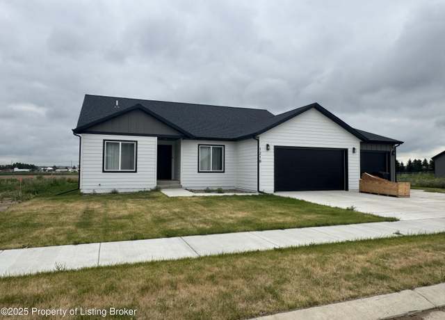 Property at 1218 9th St SW, Watford City, ND 58854, 4 beds, 2 baths
