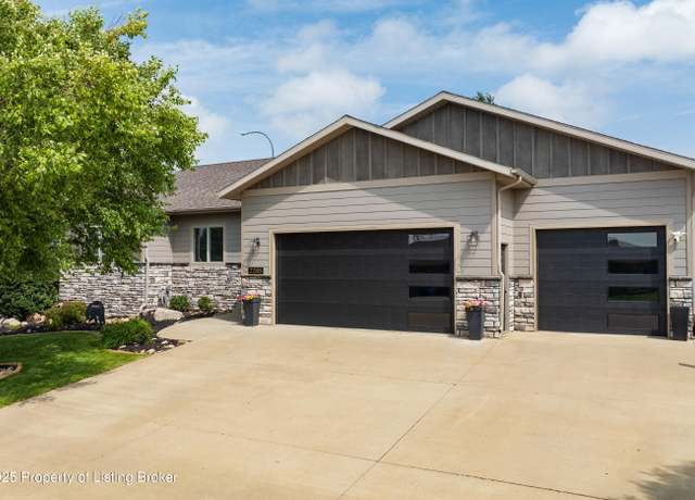 Property at 2288 2nd St W, Dickinson, ND 58601, 4 beds, 3.5 baths