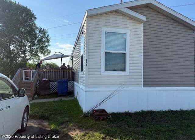 Property at 886 Dan Dr, Dickinson, ND 58601, 3 beds, 2 baths