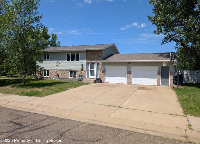 Property at 427 7th St St SE, Dickinson, ND 58601, 3 beds, 2 baths