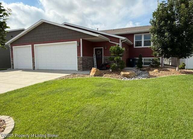 Property at 732 17th St E, Dickinson, ND 58601, 5 beds, 3.5 baths