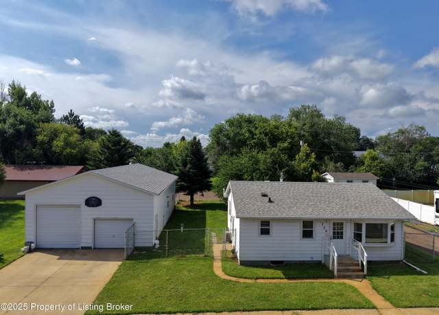 Property at 736 3rd St. St E, Dickinson, ND 58601, 4 beds, 2 baths