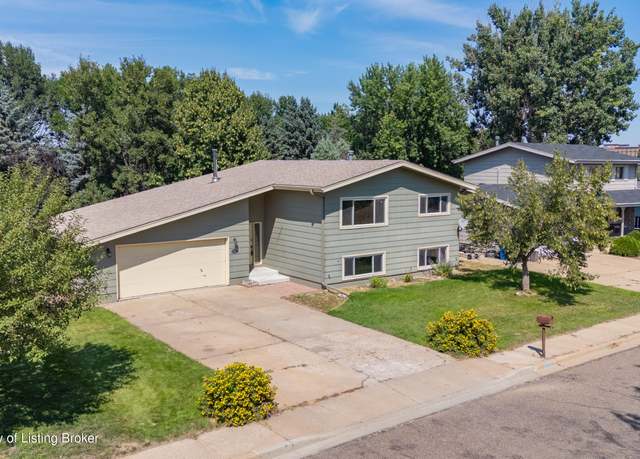 Property at 894 13th St W, Dickinson, ND 58601, 3 beds, 2 baths