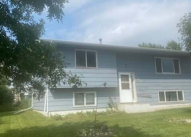Property at 225 6th St SE, Dickinson, ND 58601, 3 beds, 1 bath