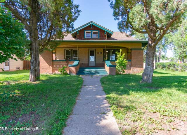 Property at 520 Washington Ave, Hebron, ND 58638, 5 beds, 2 baths