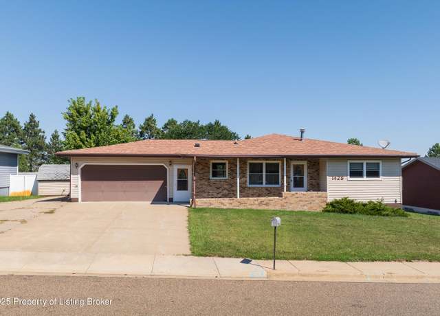 Property at 1428 13th St W, Dickinson, ND 58601, 4 beds, 3 baths