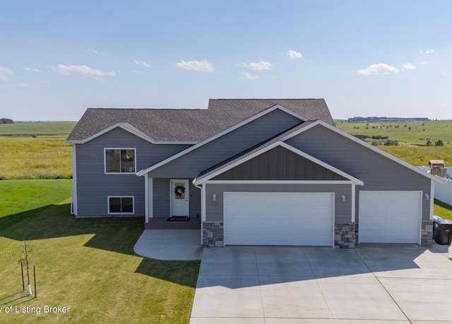 Property at 2119 Wahl St, Dickinson, ND 58601, 4 beds, 3 baths