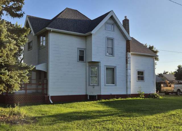 Property at 230 B St N, Richardton, ND 58652, 4 beds, 2 baths