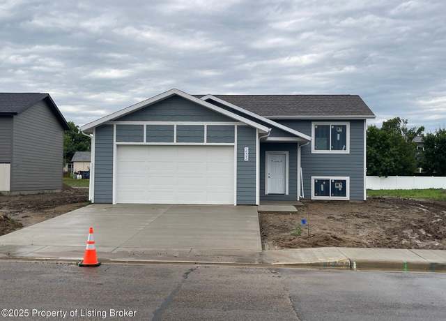 Property at 233 15th Ave E, Dickinson, ND 58601, 2 beds, 1 bath