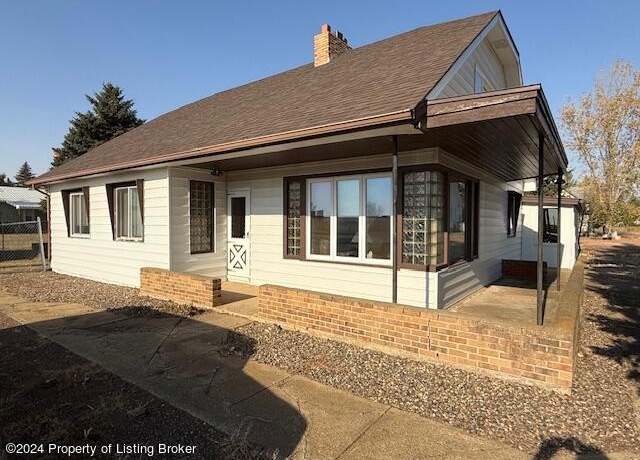 Property at 405 Main Ave, Regent, ND 58650, 4 beds, 2 baths