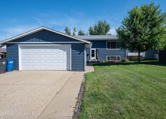 Property at 978 24th St W, Dickinson, ND 58601, 3 beds, 2 baths