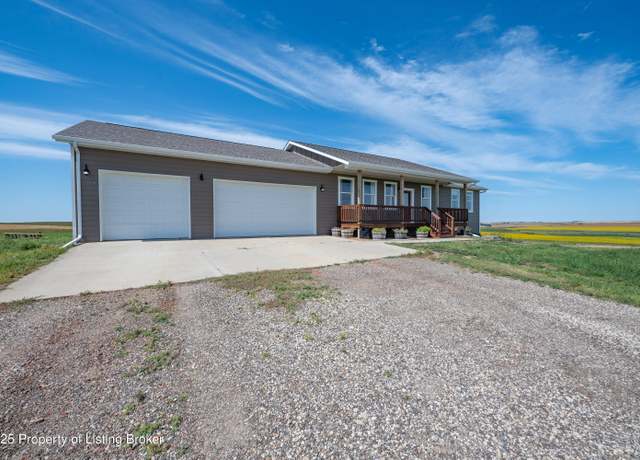 Property at 3005 107j Ave SW, Dickinson, ND 58601, 4 beds, 3 baths