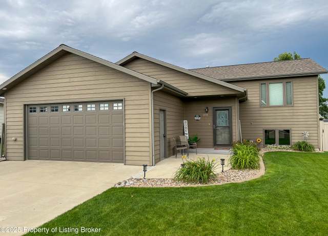 Property at 1178 7th St E, Dickinson, ND 58601, 4 beds, 3 baths
