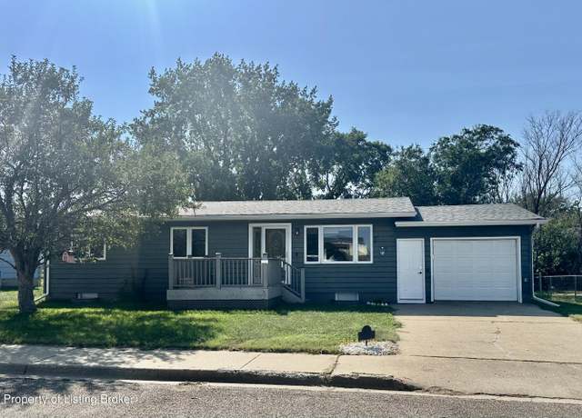 Property at 512 3rd Ave SE, Dickinson, ND 58601, 3 beds, 2 baths