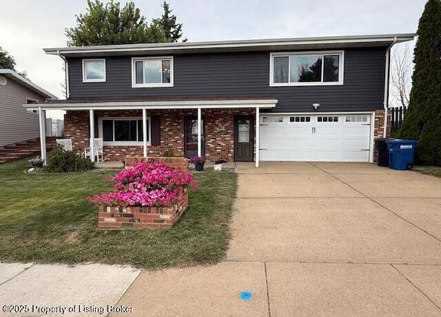 Property at 259 12th St E, Dickinson, ND 58601, 3 beds, 2.5 baths