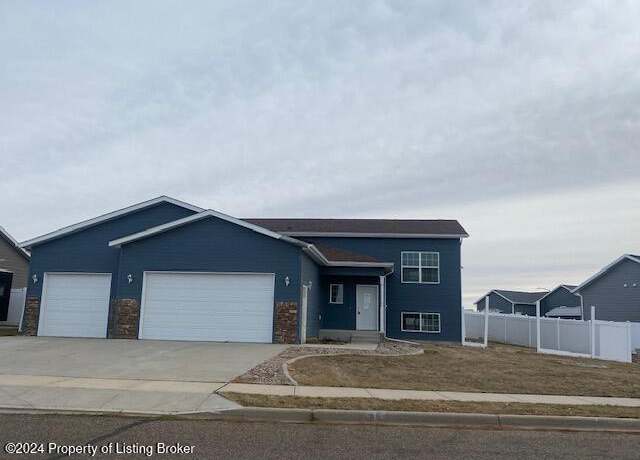 Property at 2688 Country Oak Dr, Dickinson, ND 58601, 2 beds, 2 baths