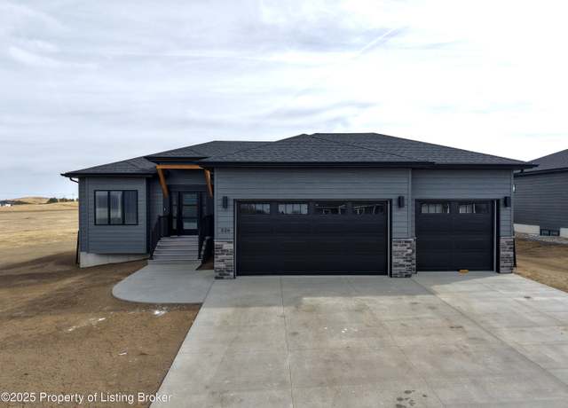 Property at 526 River Dr, Dickinson, ND 58601, 5 beds, 3 baths