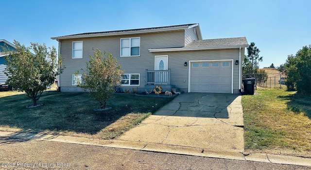 Photo of 404 3rd Ave SE, Belfield, ND 58622