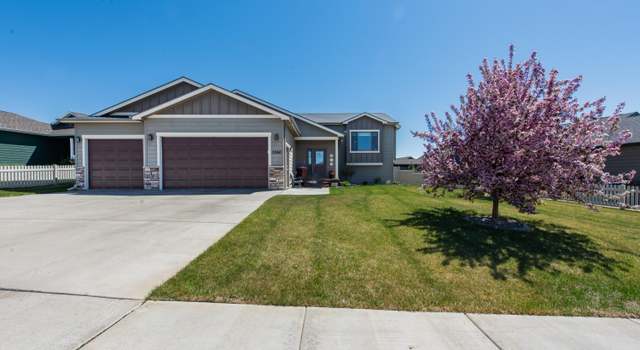 Photo of 3260 Cody Dr, Dickinson, ND 58601
