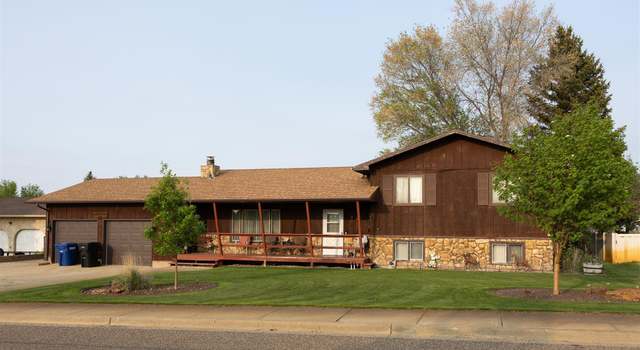 Photo of 655 6th Ave SW, Dickinson, ND 58601