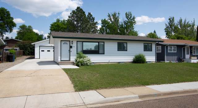 Photo of 956 Dell Ave, Dickinson, ND 58601