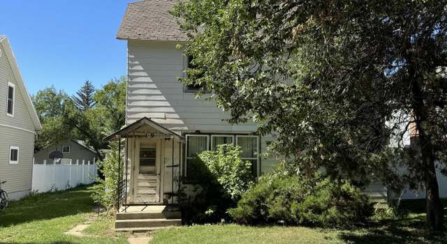 Photo of 119 7th Ave W, Dickinson, ND 58601