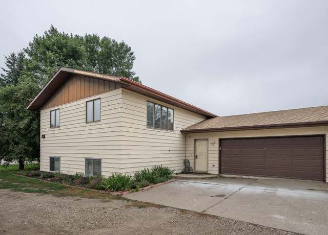 Property at 3677 W Princeton Ave, Bismarck, ND 58504, 5 beds, 2 baths