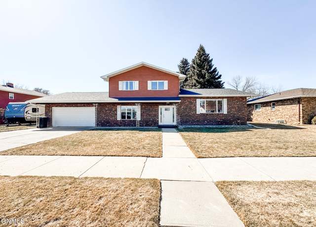 Property at 1901 University Ave, Williston, ND 58801, 4 beds, 3.5 baths
