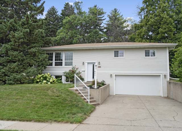 Property at 1108 Pioneer Dr, Bismarck, ND 58501, 4 beds, 2 baths