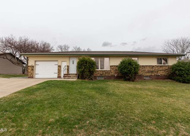 Property at 804 Johns Dr, Mandan, ND 58554, 5 beds, 2 baths