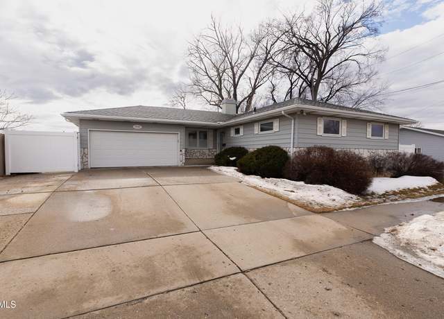 Property at 1715 Divide Ave, Bismarck, ND 58501, 3 beds, 2 baths