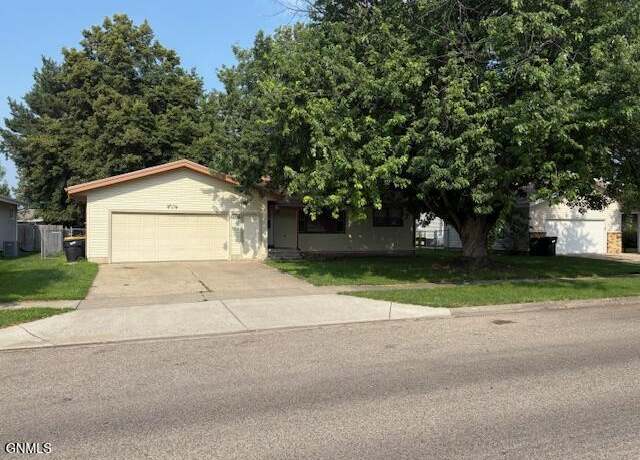 Property at 1620 S 3rd St, Bismarck, ND 58504, 4 beds, 2 baths