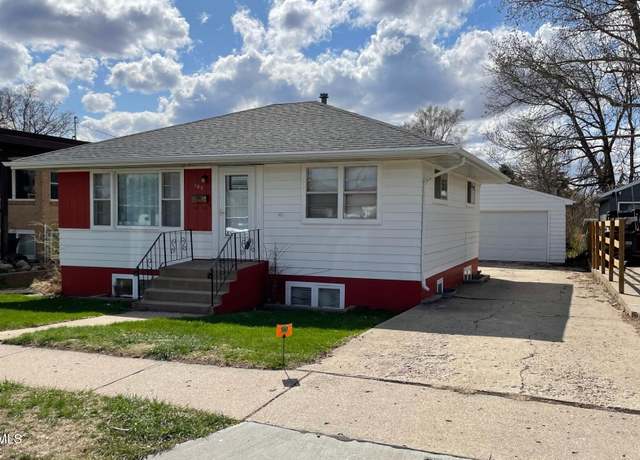 Property at 700 N 22nd St, Bismarck, ND 58501, 4 beds, 2 baths
