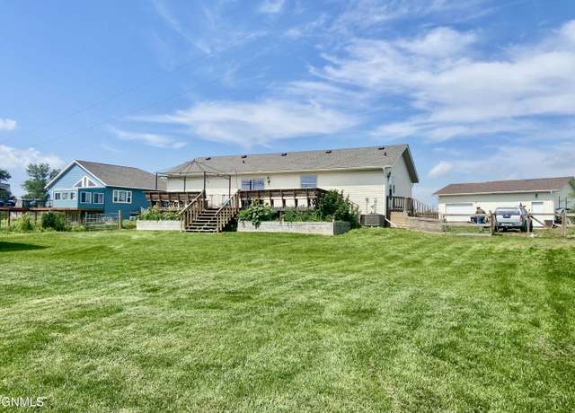 Property at 14092 Southview Dr, Williston, ND 58801, 5 beds, 3 baths